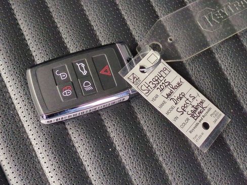 Used 2025 Land Rover Discovery Sport S image 36