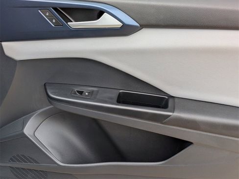 Used 2023 Volkswagen Taos SE w/ Panoramic Sunroof Package image 38