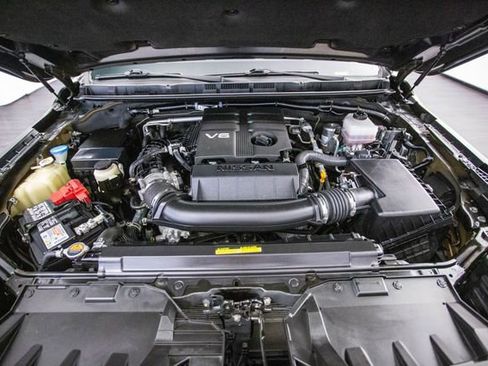 Used 2022 Nissan Frontier PRO-4X w/ Technology Package image 13