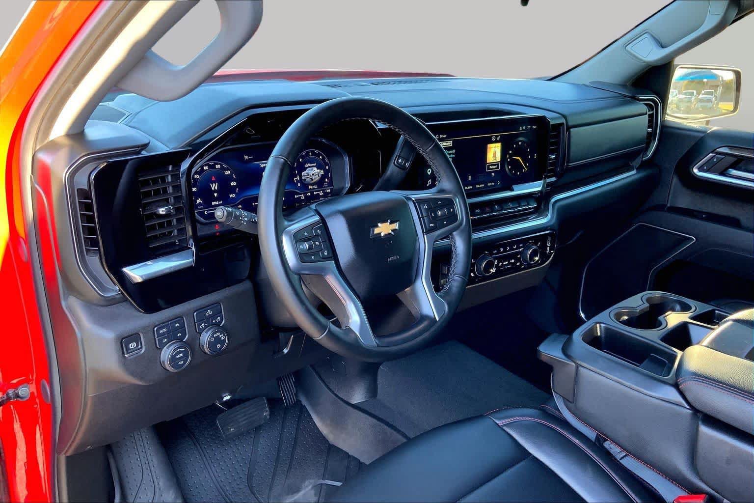 Used 2025 Chevrolet Silverado 1500 LT w/ Z71 Off-Road Package AWD/4WD image 18