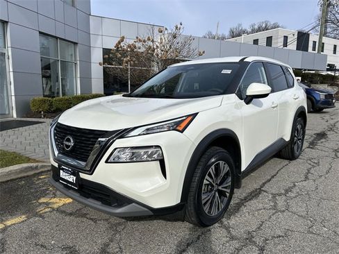 Used 2023 Nissan Rogue SV image 4