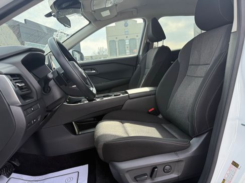 Used 2024 Nissan Rogue SV image 37