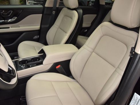New 2026 Lincoln Corsair Grand Touring w/ Jet Appearance Package AWD/4WD image 32
