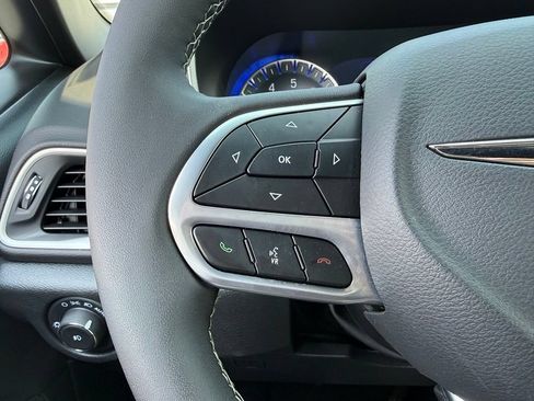 Used 2026 Chrysler Pacifica Select FWD image 25