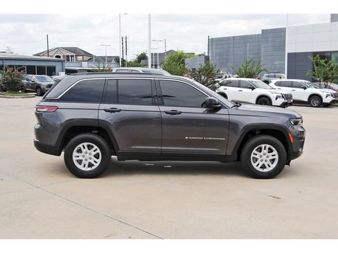 Used 2024 Jeep Grand Cherokee Laredo AWD/4WD image 6