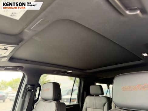 Used 2025 Chevrolet Suburban High Country AWD/4WD image 28