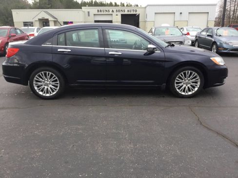 Used 2011 Chrysler 200 Limited image 6