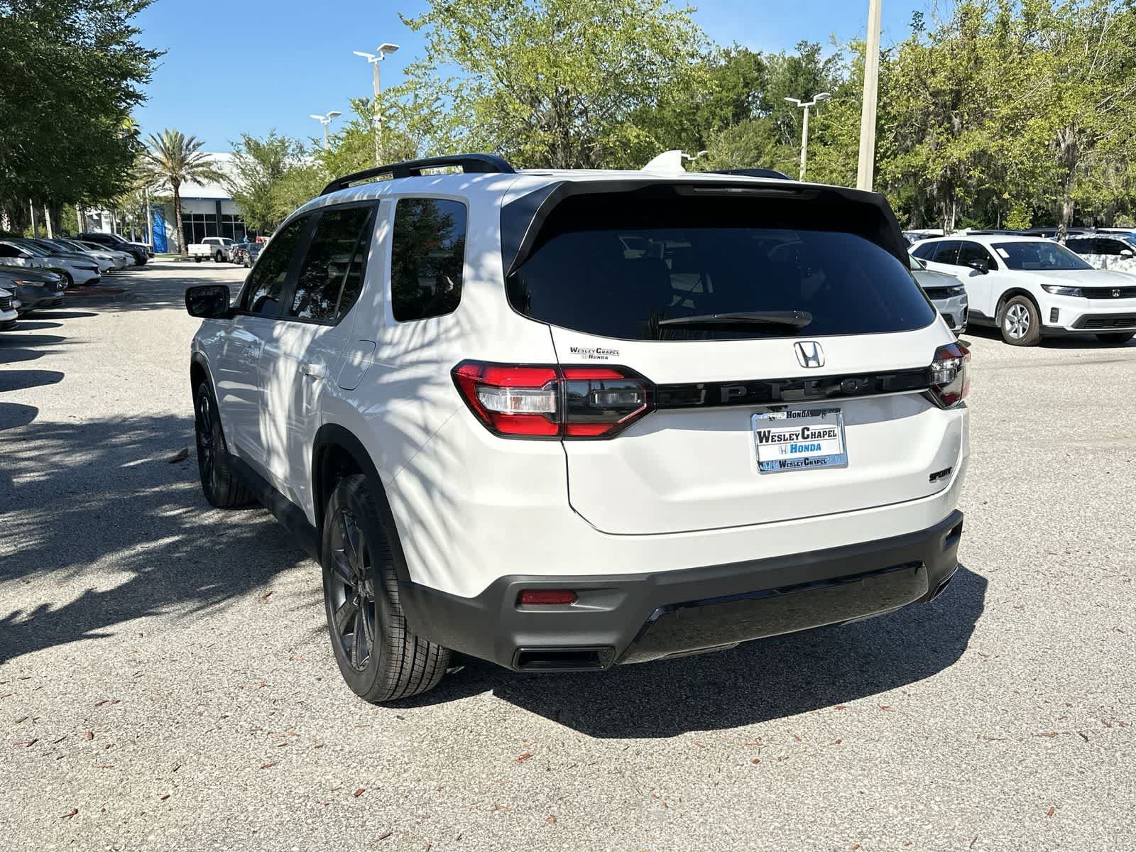 New 2026 Honda Pilot Sport image 4