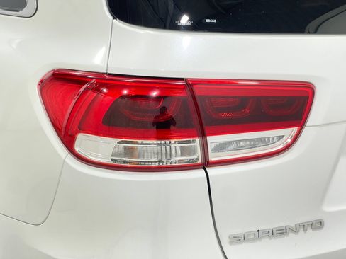 Used 2016 Kia Sorento FWD image 33