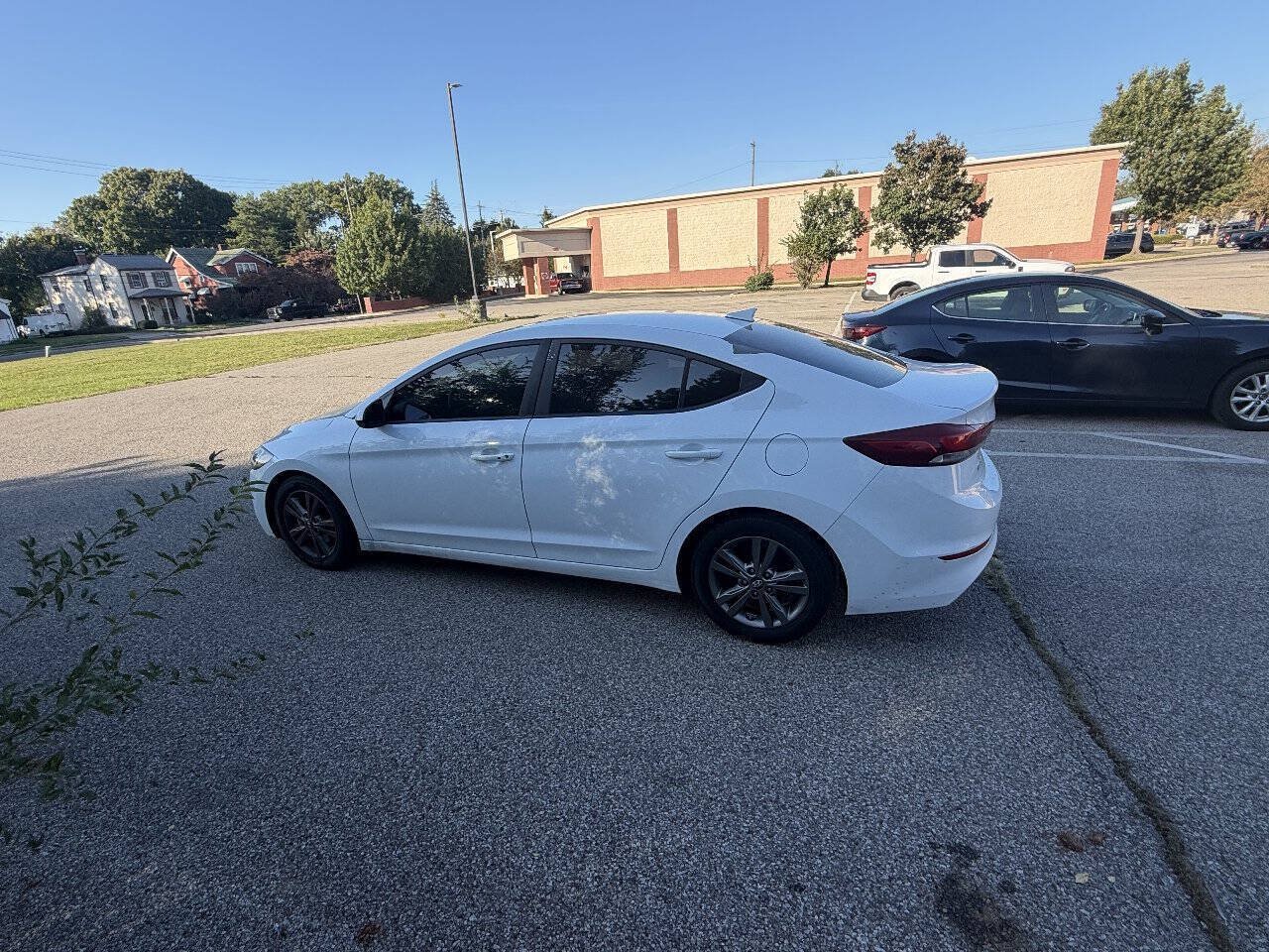 Used 2017 Hyundai Elantra SE w/ SE A/T Tech Package 03 FWD image 2