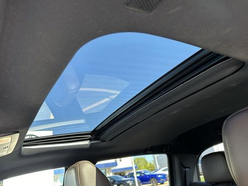 Used 2019 Toyota Tacoma Limited image 14