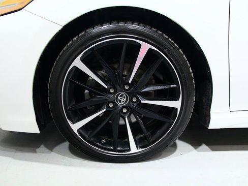 Used 2019 Toyota Camry XSE image 17