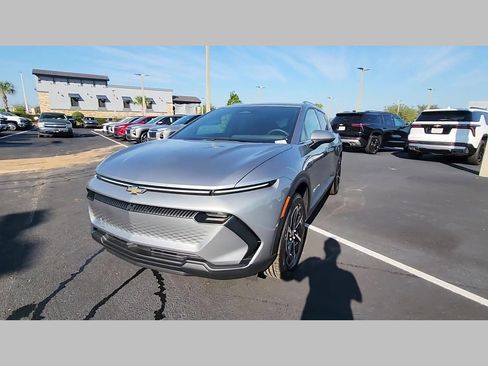 New 2026 Chevrolet Equinox EV LT image 25