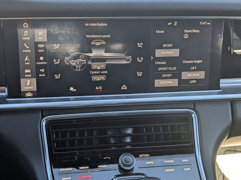 Used 2017 Porsche Panamera 4 w/ Premium Package image 18