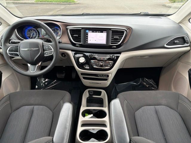Used 2023 Chrysler Voyager LX FWD image 13