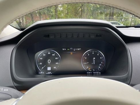 Used 2022 Volvo XC90 T6 Momentum w/ Advanced Package image 10