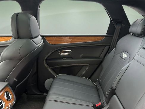 Used 2021 Bentley Bentayga image 26