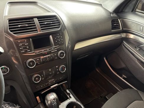Used 2019 Ford Explorer XLT FWD image 29