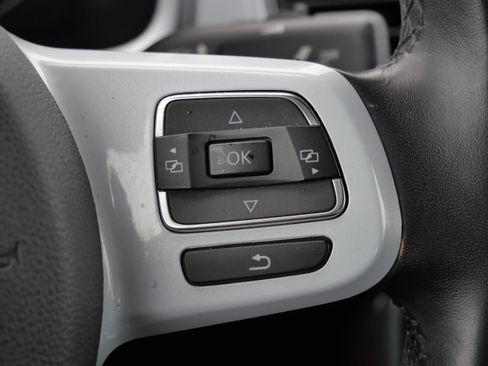 Used 2018 Volkswagen Beetle 2.0T SE image 33