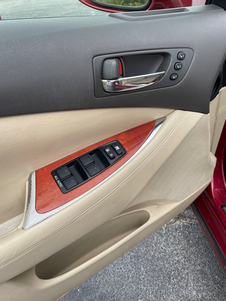 Used 2010 Lexus ES 350 w/ Preferred Accessory Package FWD image 11