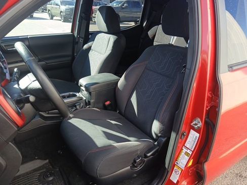 Used 2018 Toyota Tacoma TRD Off-Road image 40