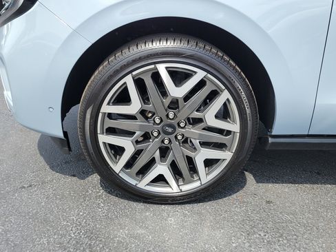 Certified 2025 Ford Expedition Platinum w/ Platinum Ultimate Package AWD/4WD image 5