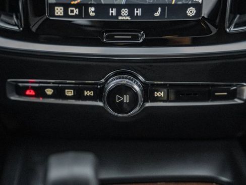 Used 2023 Volvo V60 B5 Cross Country Plus image 24