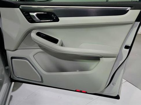 Used 2023 Porsche Macan GTS image 27