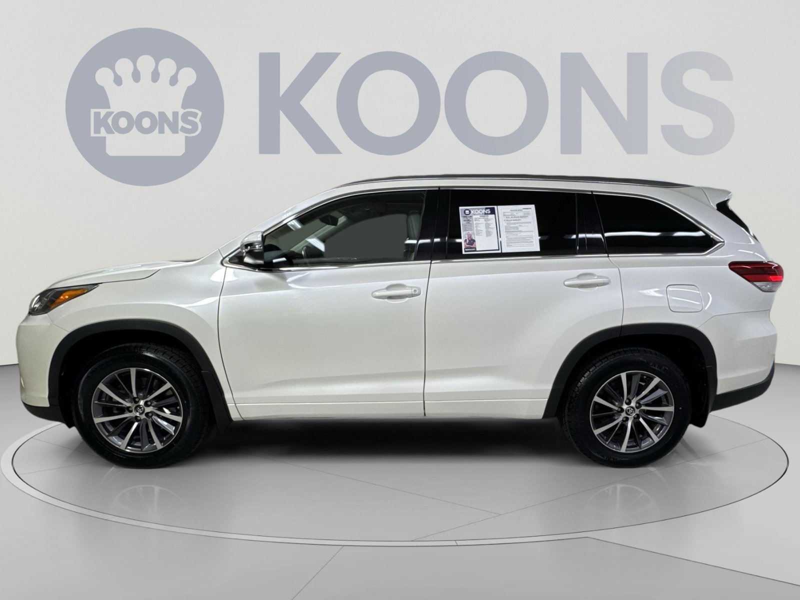 Used 2018 Toyota Highlander XLE AWD/4WD image 17