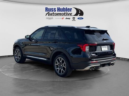 Used 2025 Ford Explorer Platinum w/ Ultimate Package AWD/4WD image 3