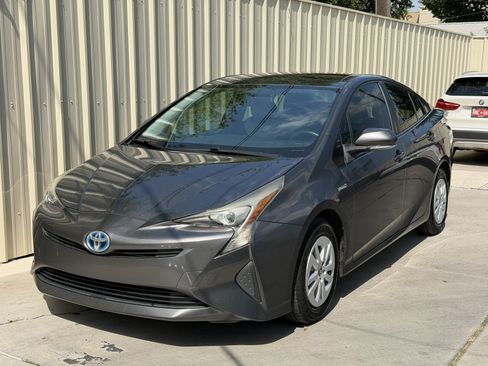 Used 2016 Toyota Prius Two FWD image 9