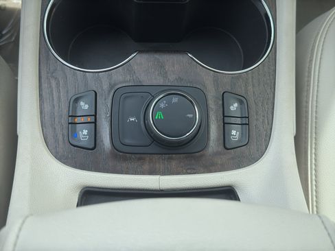 Used 2021 GMC Acadia Denali w/ Denali Technology Package FWD image 31