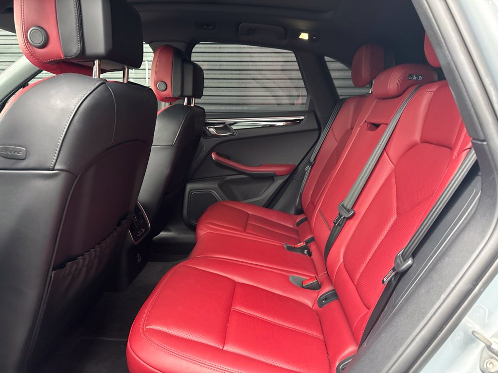 Certified 2024 Porsche Macan AWD/4WD image 8