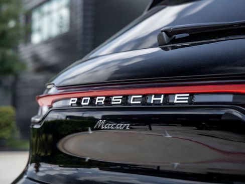 New 2026 Porsche Macan AWD/4WD image 15