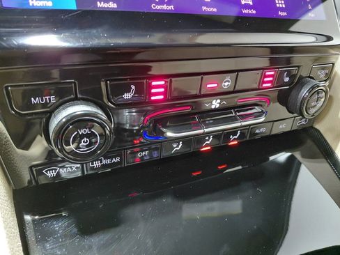 Certified 2025 Jeep Grand Cherokee L Limited image 41