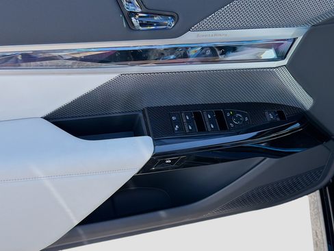 New 2026 BMW 740i w/ Premium Package RWD image 22