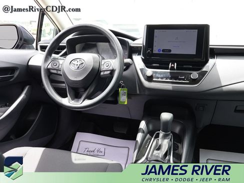 Used 2025 Toyota Corolla LE FWD image 13