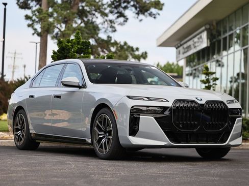 New 2026 BMW i7 xDrive60 AWD/4WD image 1