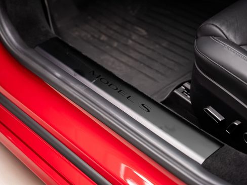 Used 2022 Tesla Model S Plaid image 49