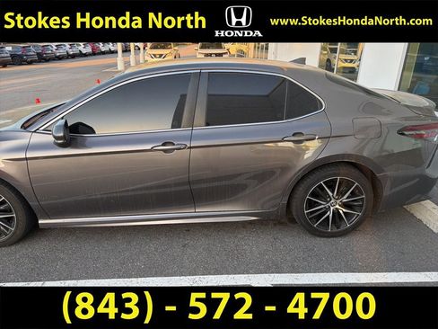 Used 2022 Toyota Camry SE FWD image 2
