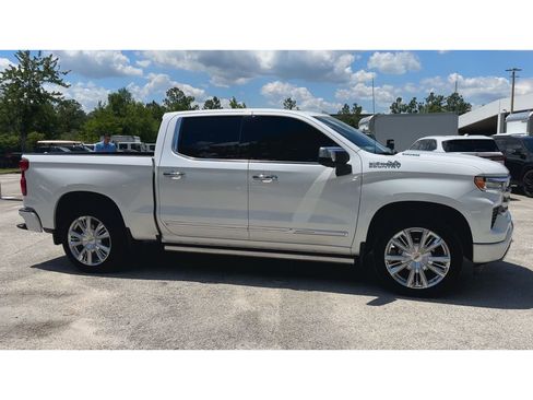 Certified 2025 Chevrolet Silverado 1500 High Country AWD/4WD image 2