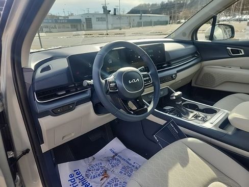 New 2026 Kia Carnival EX FWD image 29