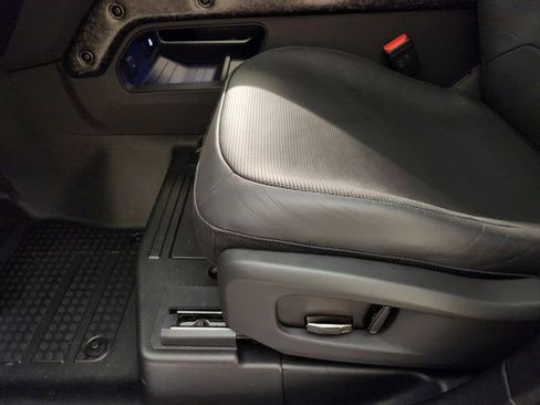 New 2026 Land Rover Defender 110 OCTA image 24