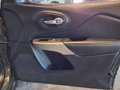 Used 2018 Jeep Cherokee Limited w/ Trailer Tow Group image 14