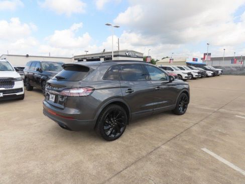 Used 2020 Lincoln Nautilus Reserve w/ Equipment Group 201A FWD image 9