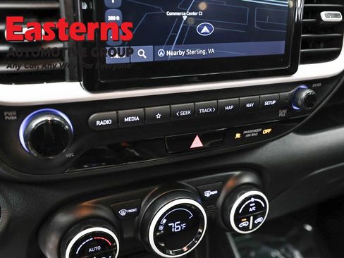 Used 2023 Hyundai Venue Limited image 20