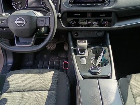 Used 2025 Nissan Rogue SV AWD/4WD image 11