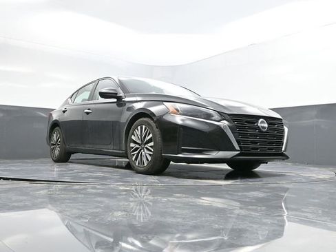 Used 2024 Nissan Altima 2.5 SV image 45