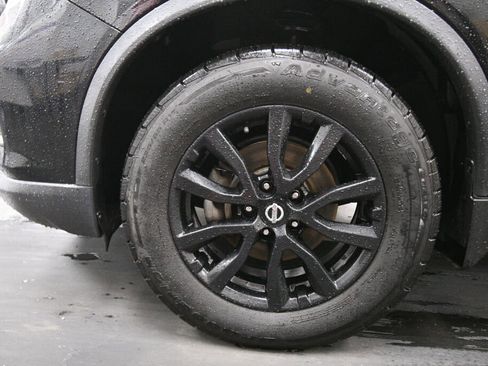 Used 2017 Nissan Rogue SV w/ Midnight Edition image 31