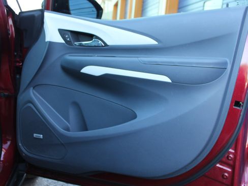 Used 2020 Chevrolet Bolt Premier w/ Infotainment Package image 40